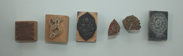 Stempel aus Holz, Linoleum und Gummi
